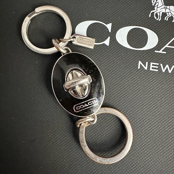 Vintage Coach Valet Turnlock valet double keychain - Picture 3 of 8